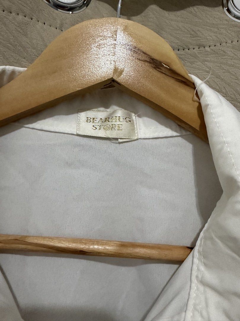 Bangkok White Crop Polo (Category: Blouses) located in Manila. Submitted by pachoooli (Listing ID 1452715803, Image 2). Description: Large to xl.