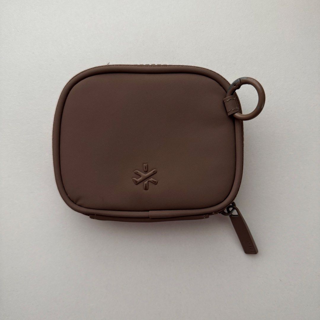 BASH Manila Brown Essentials Cardholder Wallet (Category: Wallets & Card holders) located in Calamba. Submitted by mint.breakfast (Listing ID 1452818680, Image 2). Description: - bought sa online shop nila - with minimal unnoticeable flaws - with coin purse inside - can fit up to 10-15 cards.