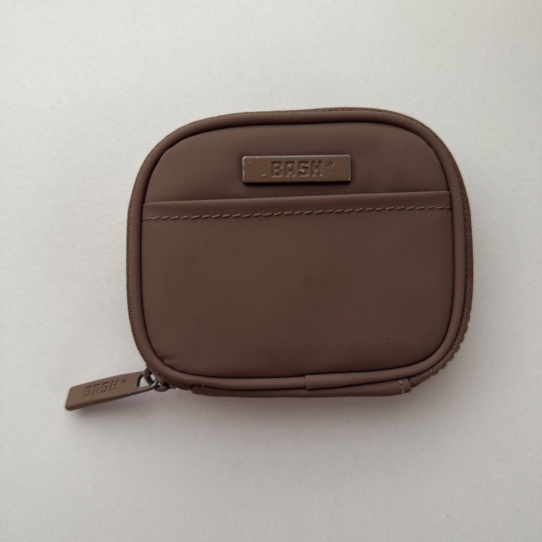 BASH Manila Brown Essentials Cardholder Wallet (Category: Wallets & Card holders) located in Calamba. Submitted by mint.breakfast (Listing ID 1452818680, Image 1). Description: - bought sa online shop nila - with minimal unnoticeable flaws - with coin purse inside - can fit up to 10-15 cards.