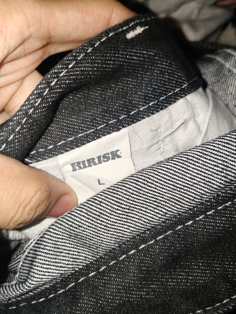 Raw Denim Shiny Black jeans (Category: Jeans) located in Manila. Submitted by ravenveux09291 (Listing ID 1452755311, Image 2). Description: dimes raw denim shiny black dimes 33 waist 40.5 length 14 thigh 9.8 leg hole almost 10 AS NEW CONDITION 10/10 COLOR RATE NO ISSUE -black shiny denim with white stitching -shiny denim -raw denim -good for casual wear.