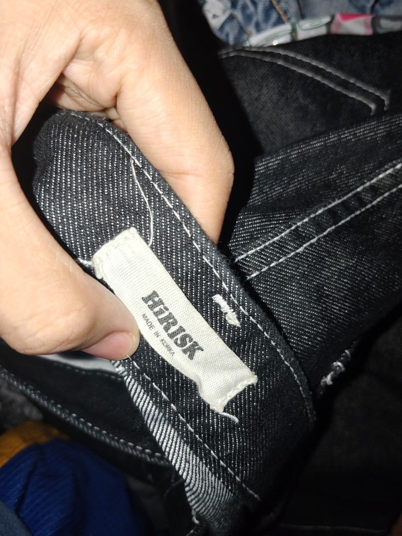 Raw Denim Shiny Black jeans (Category: Jeans) located in Manila. Submitted by ravenveux09291 (Listing ID 1452755311, Image 3). Description: dimes raw denim shiny black dimes 33 waist 40.5 length 14 thigh 9.8 leg hole almost 10 AS NEW CONDITION 10/10 COLOR RATE NO ISSUE -black shiny denim with white stitching -shiny denim -raw denim -good for casual wear.