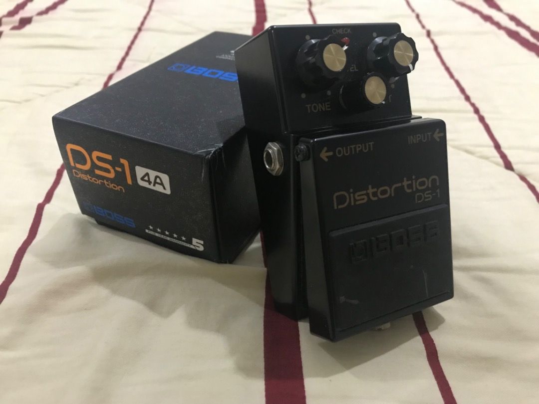 BOSS DS-1 -4A 40th Anniversary Distortion Pedal (Category: Musical Instruments) located in Muntinlupa City. Submitted by SensibleOffersOnly (Listing ID 1452812920, Image 1). Description: ₱ 4000 slightly negotiable. RFS: medical expenses Issues: hum and hiss, can be eliminated with a noise gate. Complete box and product documents. Used in studio only. GCash payment for delivery, cash or GCash meet-up. For meet-up, I can meet you at Starbucks WestG