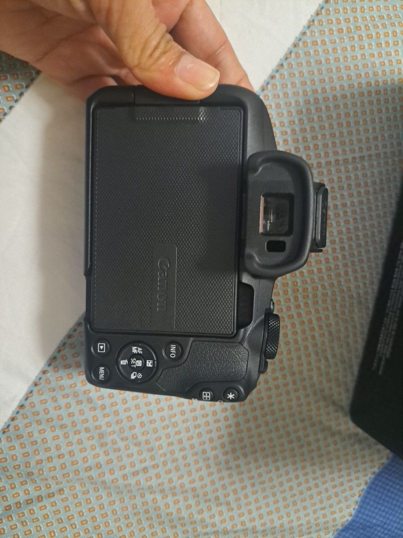 Camera (Category: Cameras) located in Singapore. Submitted by serenasoe (Listing ID 1452748313, Image 3). Description: I will give an extra battery..