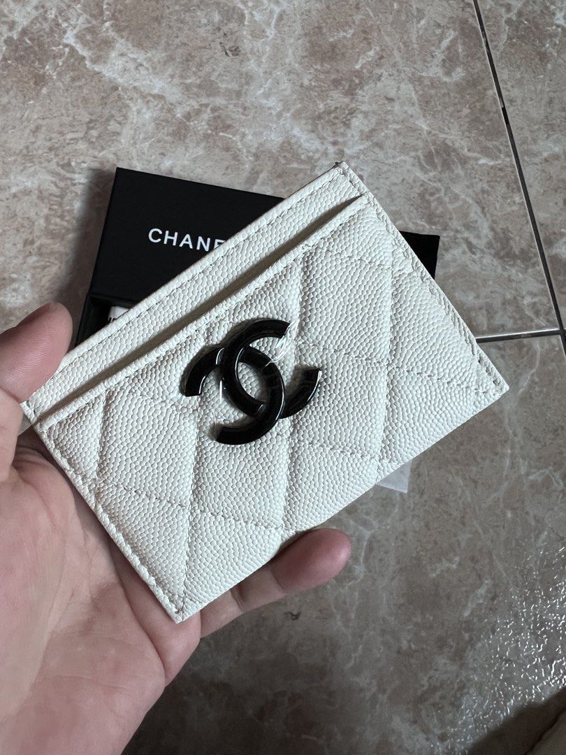 Card Holder (Category: Luxury Bags & Wallets) located in Paranaque City. Submitted by kgmgiftedph20 (Listing ID 1452838787, Image 3). Description: .