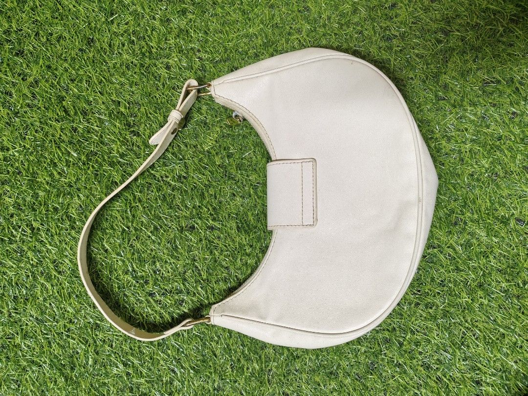 Celine bag (Category: Luxury Bags & Wallets) located in Iloilo. Submitted by luxury.ilo1984 (Listing ID 1452766828, Image 2). Description: Ukay thrifted items Parang Hobo type po sya NGA Lang po ako since Ukay Source Very Good Condition All Details posted napo.