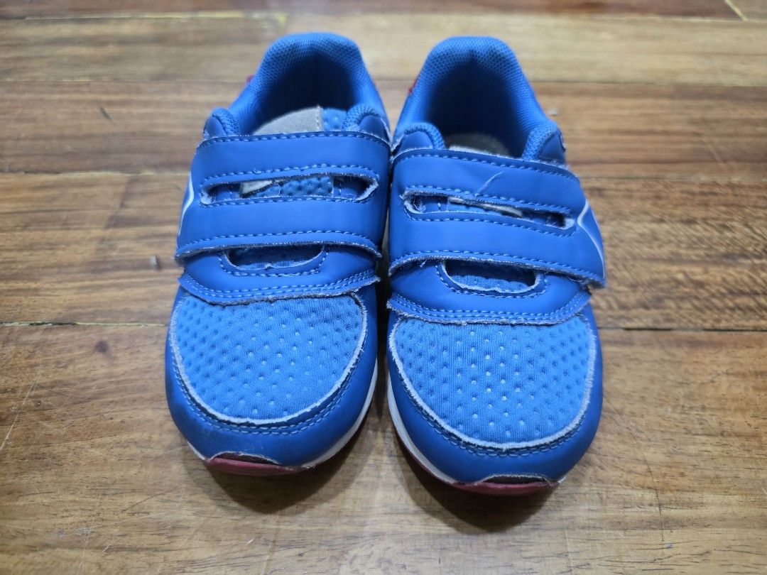 Chicco Sneakers with Velcro Straps - Size 26 (Category: Babies & Kids Fashion) located in San Juan City. Submitted by nicac (Listing ID 1452796807, Image 2). Description: - Size 26 - RFS: outgrown.