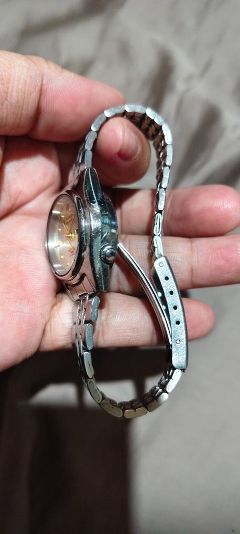 Citizen Automatic Watch - Silver Stainless Steel (Category: Men's Watches) located in Legazpi City. Submitted by roxy420 (Listing ID 1452876169, Image 2). Description: - Citizen automatic watch - Silver dial with day and date function - Stainless steel band - 'CITIZEN' engraved on clasp - Excellent working condition.