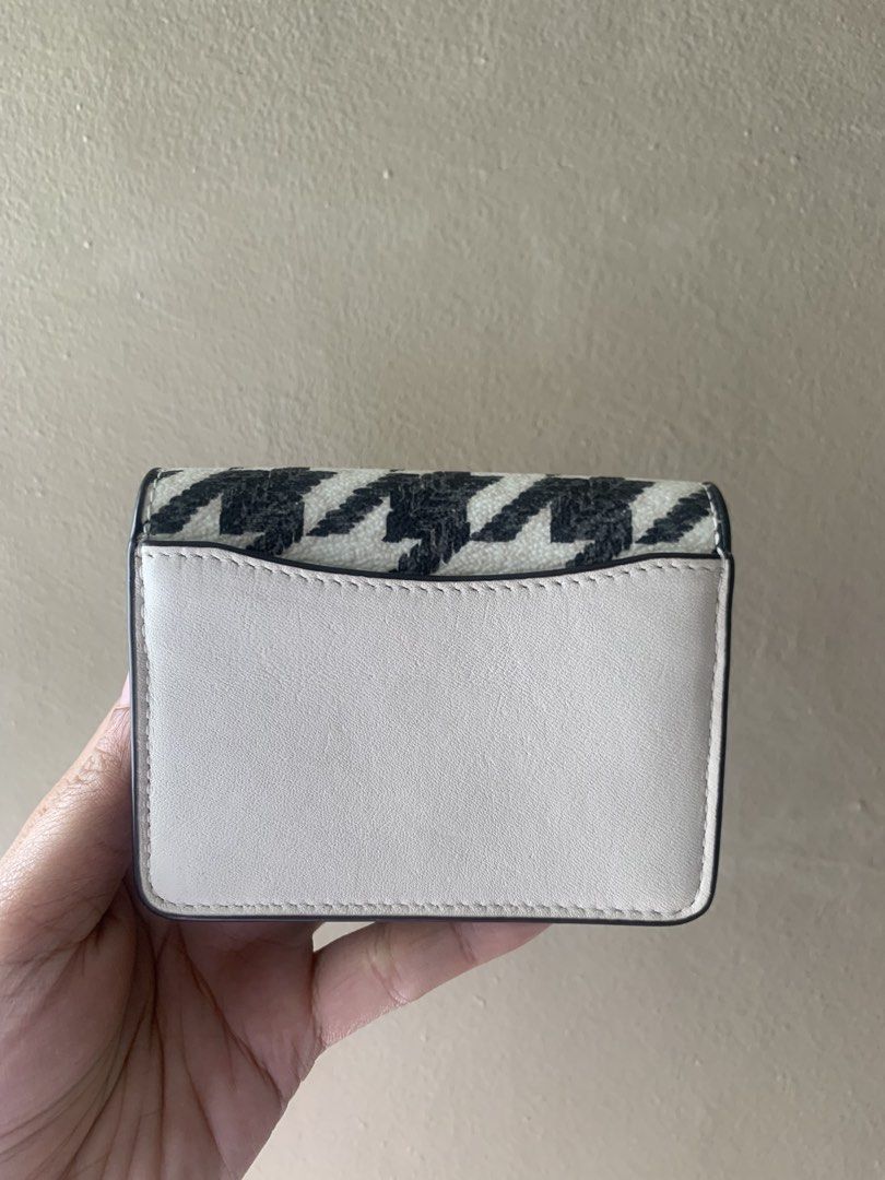 Coach Houndstooth Wallet with Chain (Category: Luxury Bags & Wallets) located in Manila. Submitted by elosclosetph (Listing ID 1452720772, Image 2). Description: -like new/ unused - with detachable silver chain .