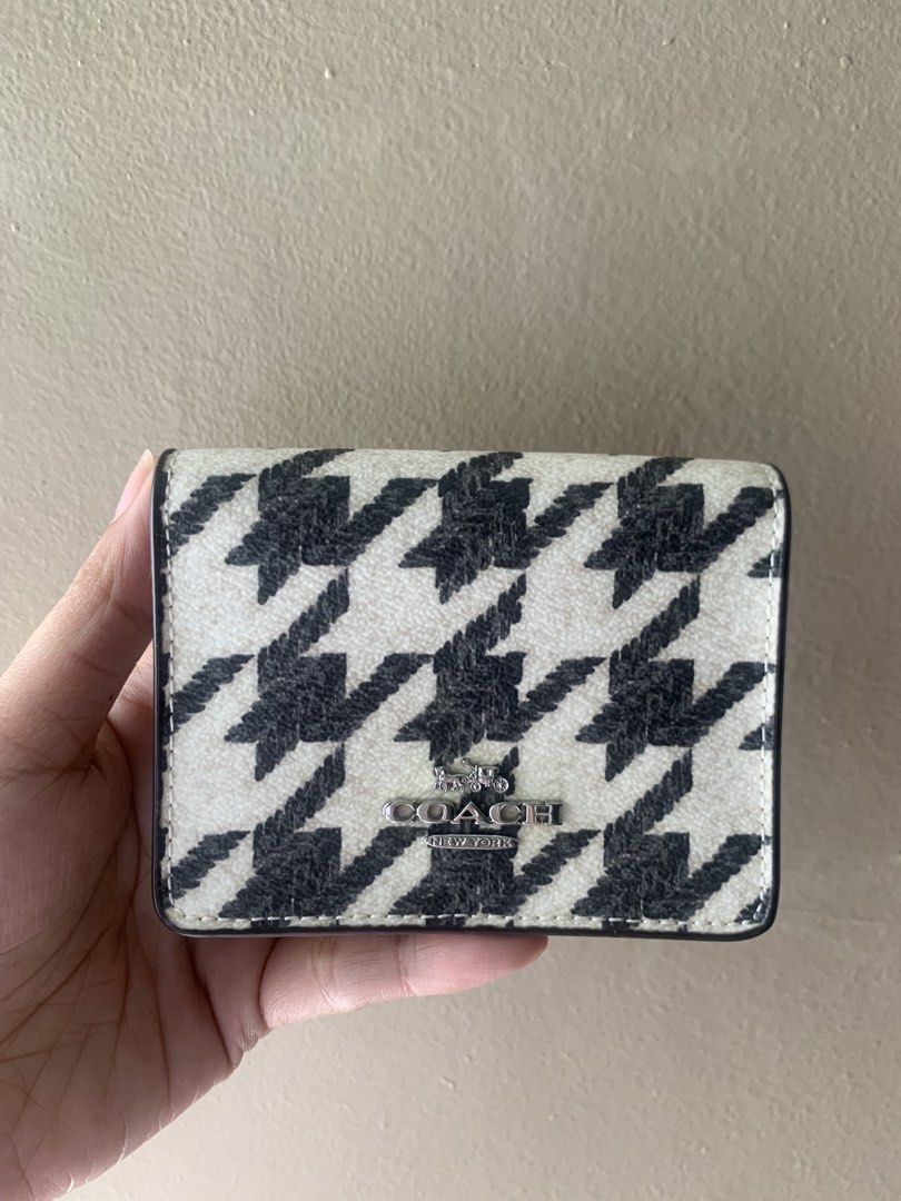 Coach Houndstooth Wallet with Chain (Category: Luxury Bags & Wallets) located in Manila. Submitted by elosclosetph (Listing ID 1452720772, Image 1). Description: -like new/ unused - with detachable silver chain .