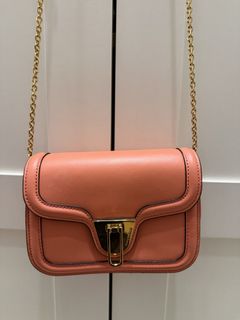 (Category: ) located in . Submitted by PrelovedisReloved (Listing ID 1452863101, Image 1). Description: .