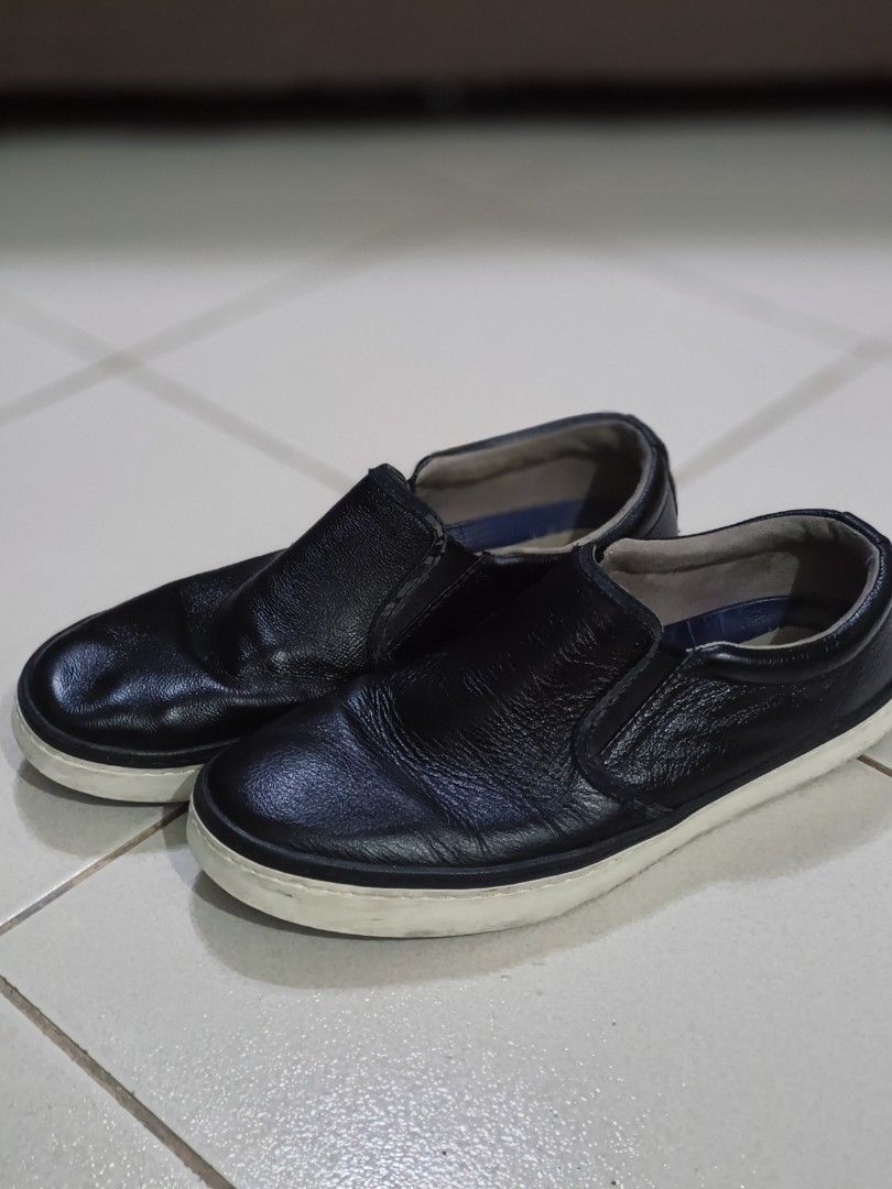 Cole Haan Slip-On Leather Sneakers (Category: Casual Shoes) located in Makati City. Submitted by tabsilog (Listing ID 1452813808, Image 2). Description: - Brand: Cole Haan Falmouth Grand OS - Type: Slip-on sneakers - Material: Black leather - Features: Grand.OS comfort technology - Sole: Cole Haan logo - Best for: Casual wear - Condition: Shows some signs of wear on soles and leather, but plenty of life left. price neg.