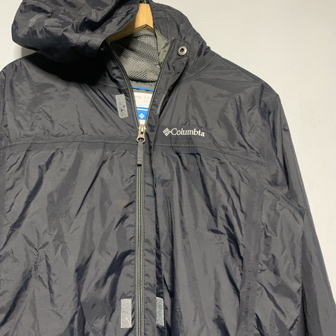 Columbia Black Hooded Rain Jacket (Category: Coats, Jackets and Outerwear) located in Manila. Submitted by emplysthrift. (Listing ID 1452765693, Image 3). Description: Columbia Black Hooded Rain Jacket Waist "20 Length "27 Excellent Condition Colorrate: 9.8/10 Flaws: needwash only/ minor rants on net Unli vouch/vc for safe transactions 📲 Location: Laspinas City, Metro Manila, Brngy Talon Uno. 📍 DM IF INTERESTED📥 - Columbia black rain jacket - 