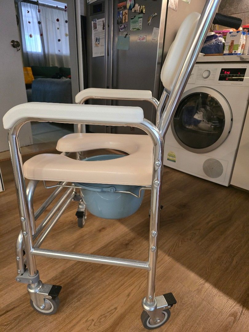 Commode (Category: Other Assistive Aids) located in Singapore. Submitted by sharifah4770 (Listing ID 1452735787, Image 3). Description: Almost like new. Bought in May this year. used less than 5 times .
