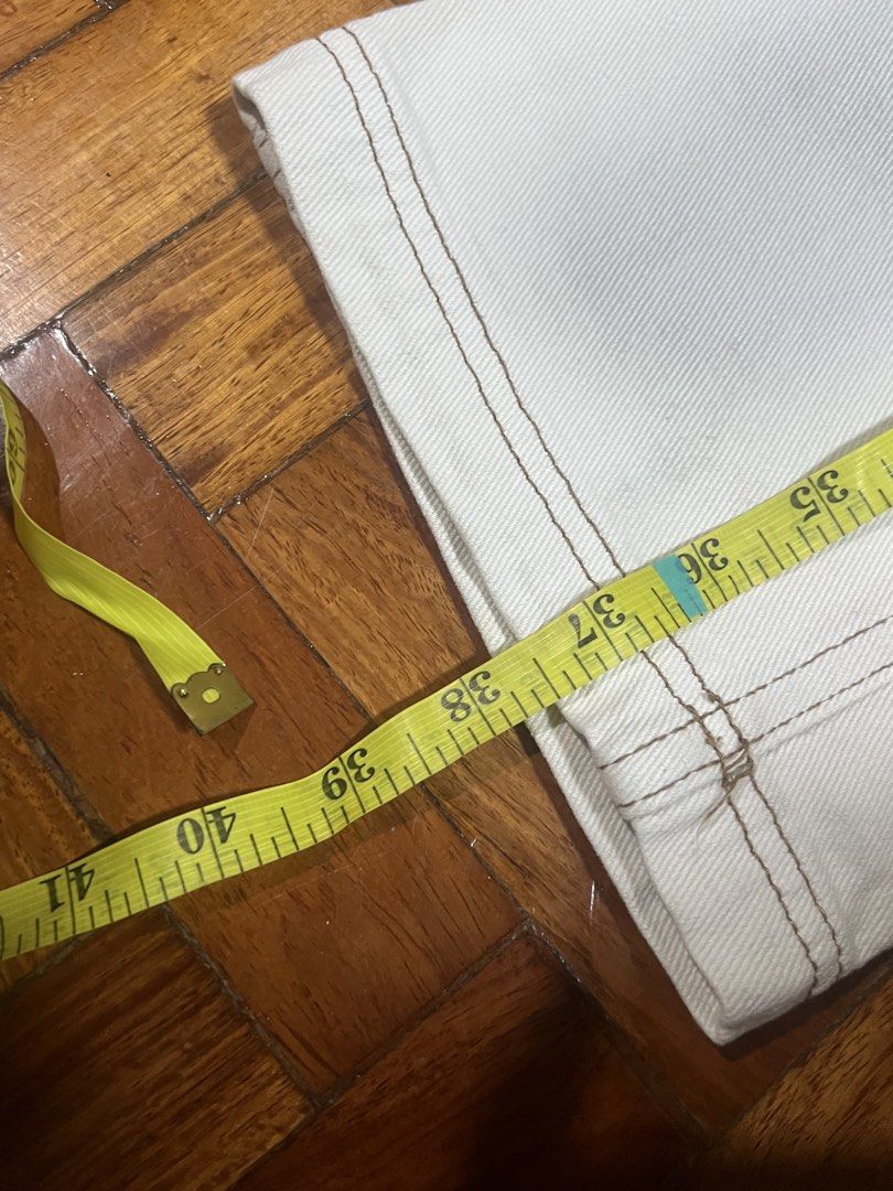 Contrast Stitch Off White Cream Cargo Denims (Category: Jeans) located in Quezon City. Submitted by chloe_declutter (Listing ID 1452742172, Image 2). Description: Still available 07/26 Measurements posted in photo Location (Pickup/Delivery) Cubao QC, near Gateway mall Code: clear Box.