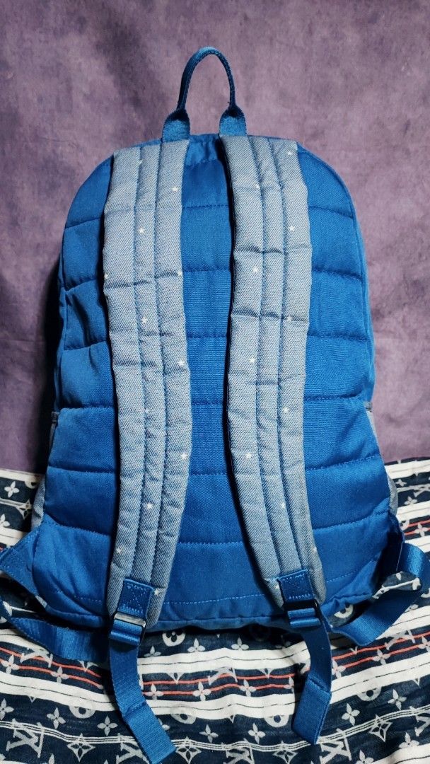 Converse All Star Denim Star Print Backpack (Category: Backpacks) located in Baguio. Submitted by ozara.06 (Listing ID 1452841199, Image 3). Description: Converse Large size In very good condition 600.
