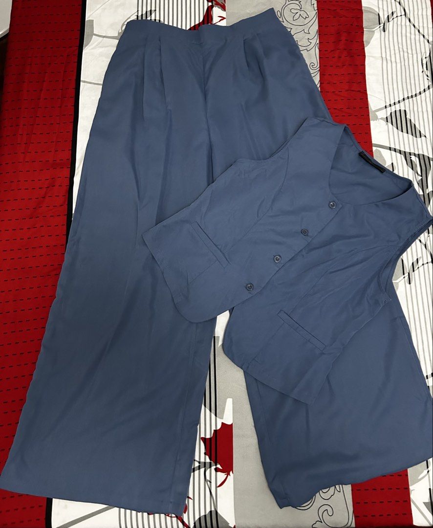 Coordinates (Category: Sets or Coordinates) located in Quezon City. Submitted by bagsandstuffhub (Listing ID 1452838801, Image 2). Description: XL size Wide leg Garterized back with side pockets Sleeveless top Never used but already washec Actual color may vary Rfs: wrong size.