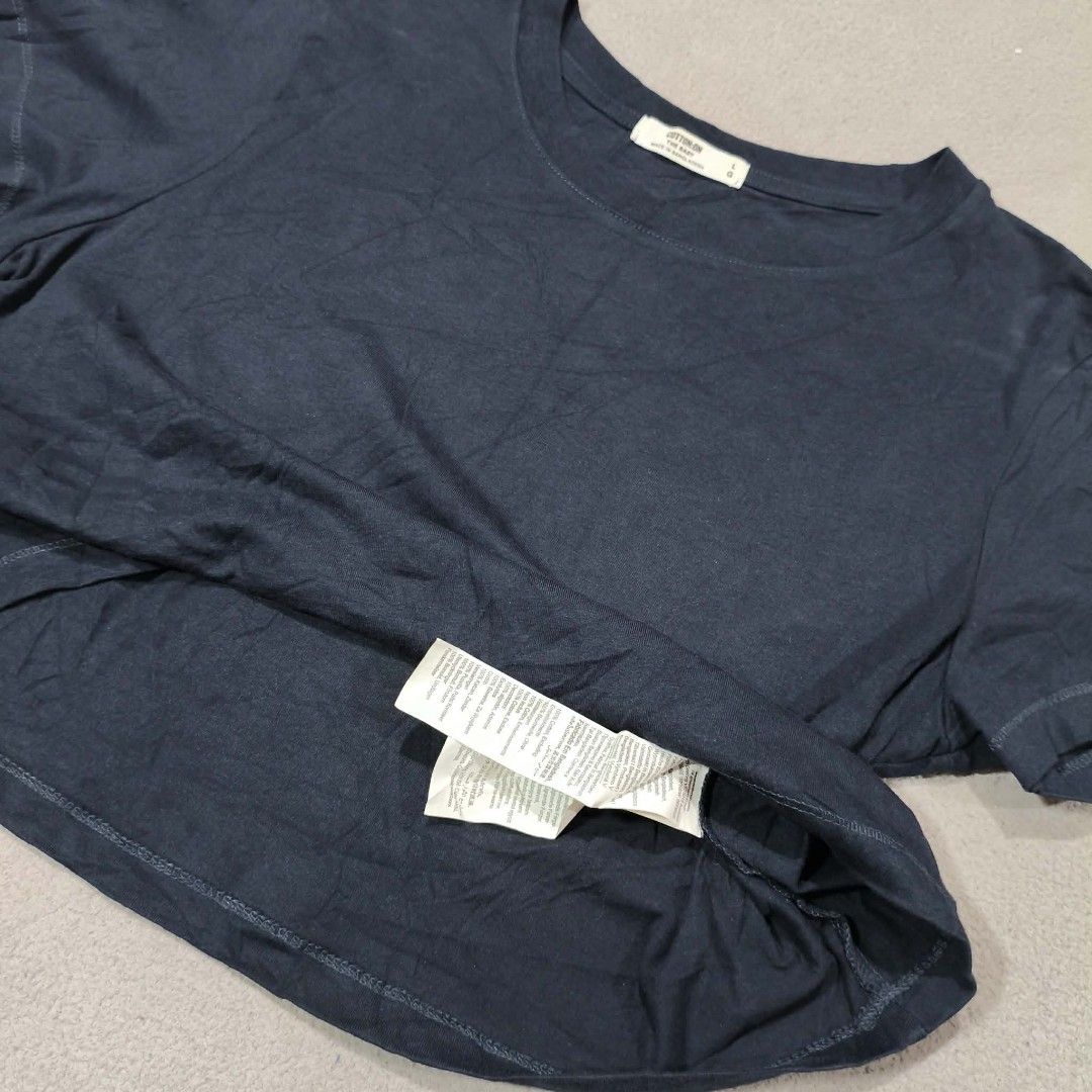 COTTON ON ( croptop T-Shirt) (Category: Shirts) located in Calatrava. Submitted by messytera9 (Listing ID 1452815458, Image 3). Description: COTTON ON ( croptop T-Shirt) in dark navy blue Excellent Condi Size: L on tag W: 19" L: 16".