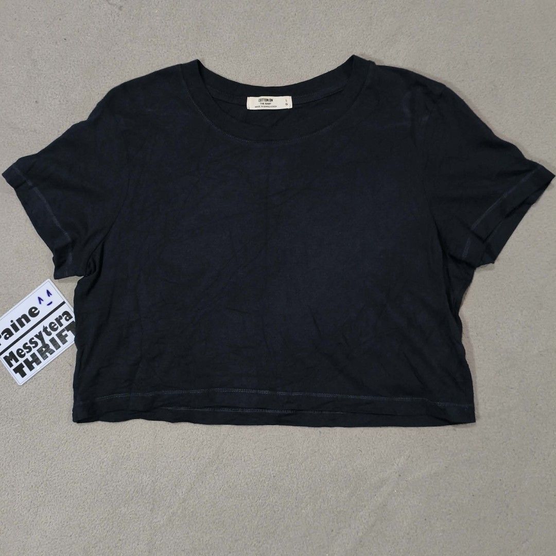 COTTON ON ( croptop T-Shirt) (Category: Shirts) located in Calatrava. Submitted by messytera9 (Listing ID 1452815458, Image 1). Description: COTTON ON ( croptop T-Shirt) in dark navy blue Excellent Condi Size: L on tag W: 19" L: 16".