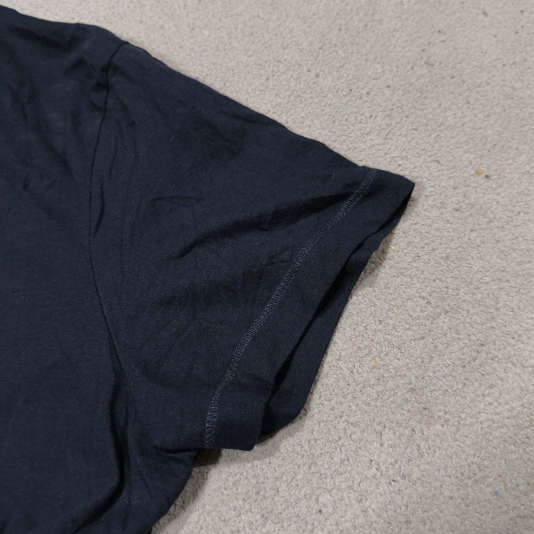 COTTON ON ( croptop T-Shirt) (Category: Shirts) located in Calatrava. Submitted by messytera9 (Listing ID 1452815458, Image 2). Description: COTTON ON ( croptop T-Shirt) in dark navy blue Excellent Condi Size: L on tag W: 19" L: 16".
