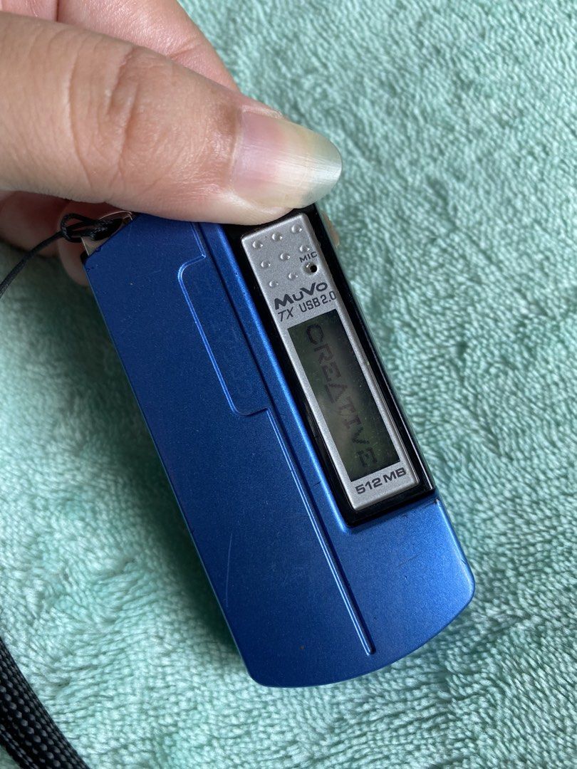 Creative Labs MuVo TX 512MB MP3 Player (Category: Portable Music Players) located in Minalin. Submitted by bielzizen (Listing ID 1452721681, Image 2). Description: ✅Vintage retro MP3 player from mid-2000s, still working ✅Removable USB Flash Drive with 512MB storage (approx. 120+ songs at 128kbps) ✅With voice recorder ✅Plug-and-play (need earphones/headset) ✅Powered by 1× AAA battery (long playback time) ✅Price negotiable 📦 Unit only, no box — te
