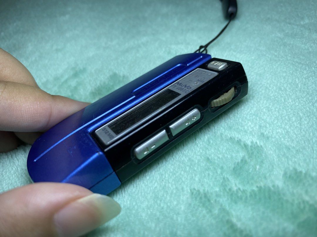 Creative Labs MuVo TX 512MB MP3 Player (Category: Portable Music Players) located in Minalin. Submitted by bielzizen (Listing ID 1452721681, Image 3). Description: ✅Vintage retro MP3 player from mid-2000s, still working ✅Removable USB Flash Drive with 512MB storage (approx. 120+ songs at 128kbps) ✅With voice recorder ✅Plug-and-play (need earphones/headset) ✅Powered by 1× AAA battery (long playback time) ✅Price negotiable 📦 Unit only, no box — te