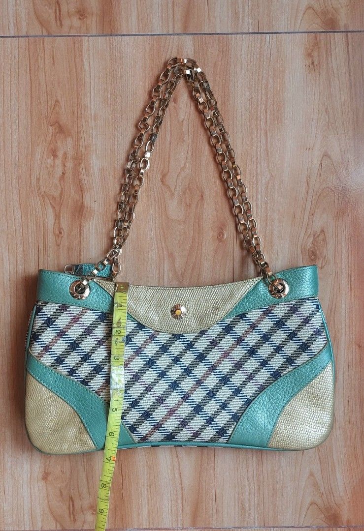 DAKS Kili Bag (Category: Luxury Bags & Wallets) located in Davao. Submitted by wengbagstuff (Listing ID 1452843219, Image 2). Description: 🍀 in excellent condition, almost new 🍀 3 compartments 🍀 pvc and leather materials 🍀 super nice.