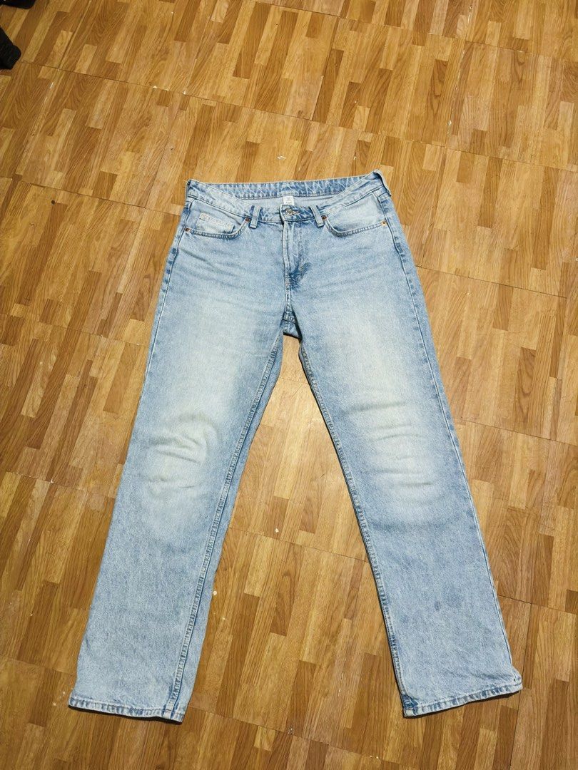 &DENIM by & Other Stories Straight Jeans (Category: Jeans) located in Quezon City. Submitted by grai25 (Listing ID 1452776595, Image 1). Description: •Brand: &DENIM by & Other Stories • Size: US 8 / EUR 40 / 165/76A • Fit: Straight Regular Fit, Mid Waist • Color: Light Blue Wash • Material: 100% Cotton • Condition: 9/10 - No flaws, no issue • RFS: decluttering Authentic. Premium quality denim. Makapal at matibay vs regular H&M. Perfect pang offic