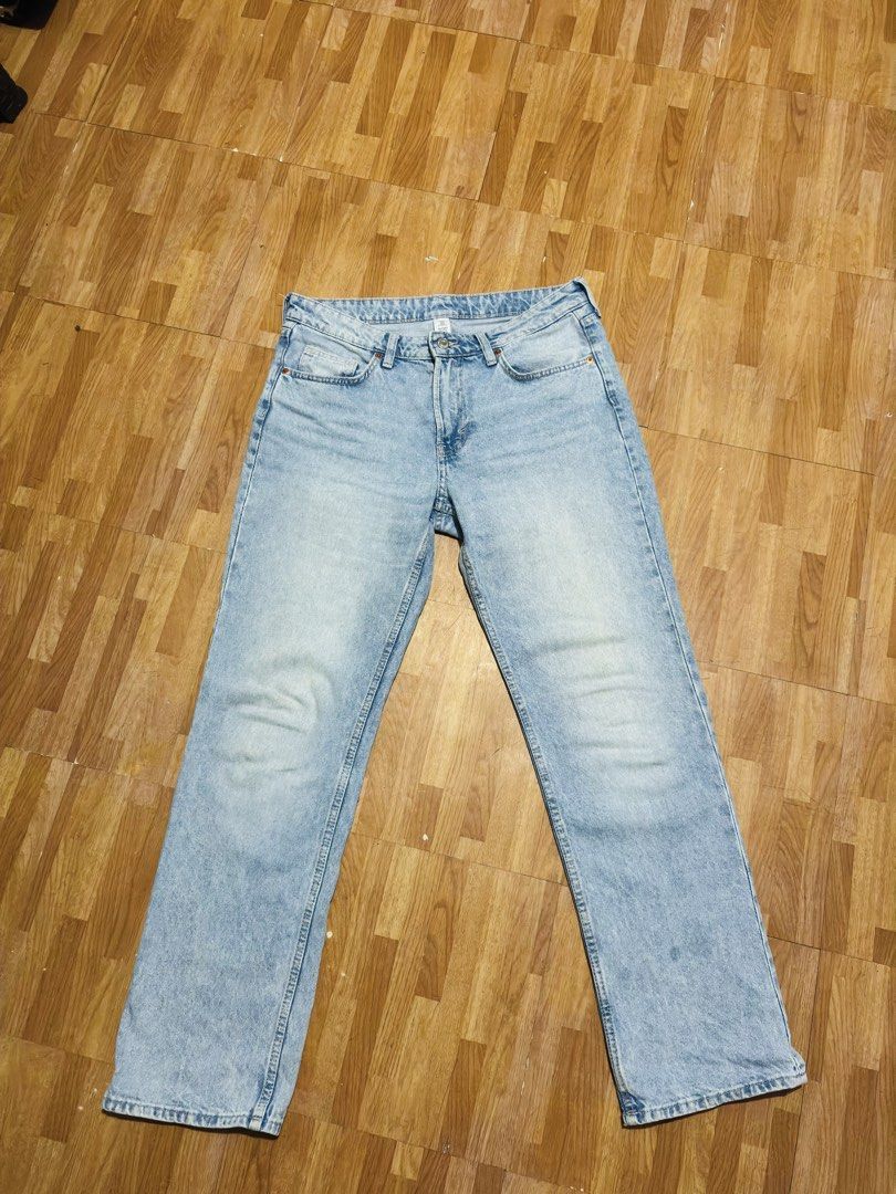 &DENIM by & Other Stories Straight Jeans (Category: Jeans) located in Quezon City. Submitted by grai25 (Listing ID 1452776595, Image 2). Description: •Brand: &DENIM by & Other Stories • Size: US 8 / EUR 40 / 165/76A • Fit: Straight Regular Fit, Mid Waist • Color: Light Blue Wash • Material: 100% Cotton • Condition: 9/10 - No flaws, no issue • RFS: decluttering Authentic. Premium quality denim. Makapal at matibay vs regular H&M. Perfect pang offic