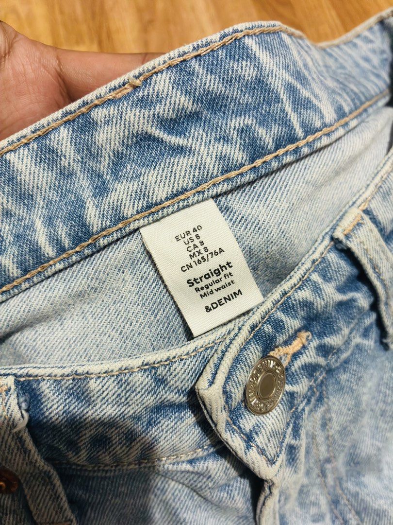 &DENIM by & Other Stories Straight Jeans (Category: Jeans) located in Quezon City. Submitted by grai25 (Listing ID 1452776595, Image 3). Description: •Brand: &DENIM by & Other Stories • Size: US 8 / EUR 40 / 165/76A • Fit: Straight Regular Fit, Mid Waist • Color: Light Blue Wash • Material: 100% Cotton • Condition: 9/10 - No flaws, no issue • RFS: decluttering Authentic. Premium quality denim. Makapal at matibay vs regular H&M. Perfect pang offic