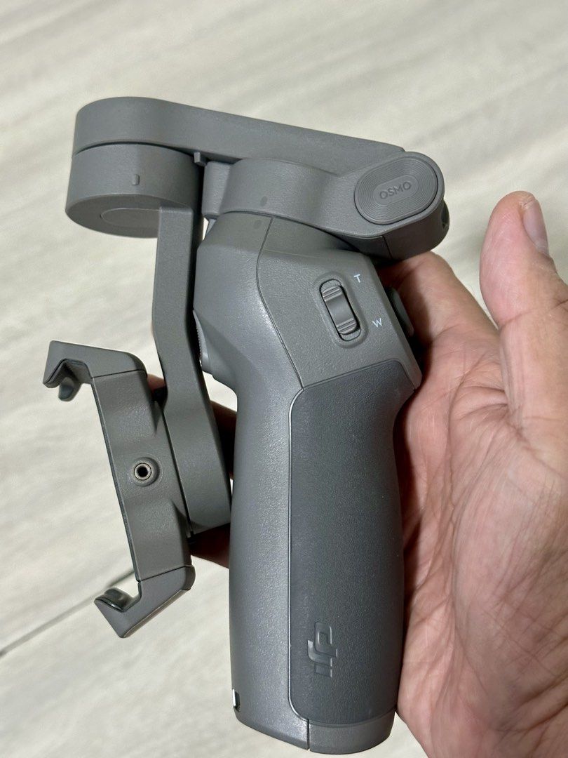 DJI OSMO Mobile 3 Gimbal Stabilizer with Case (Category: Gimbals & Stabilizers ) located in Las Pinas. Submitted by tomarigato (Listing ID 1452702872, Image 3). Description: - DJI Osmo Mobile 3 gimbal stabilizer - Compact and foldable design for easy storage and travel - Includes original protective case - Achieve smooth, professional-looking video footage with your smartphone - Built-in USB charging port - Integrated zoom controls RFS: Declutter