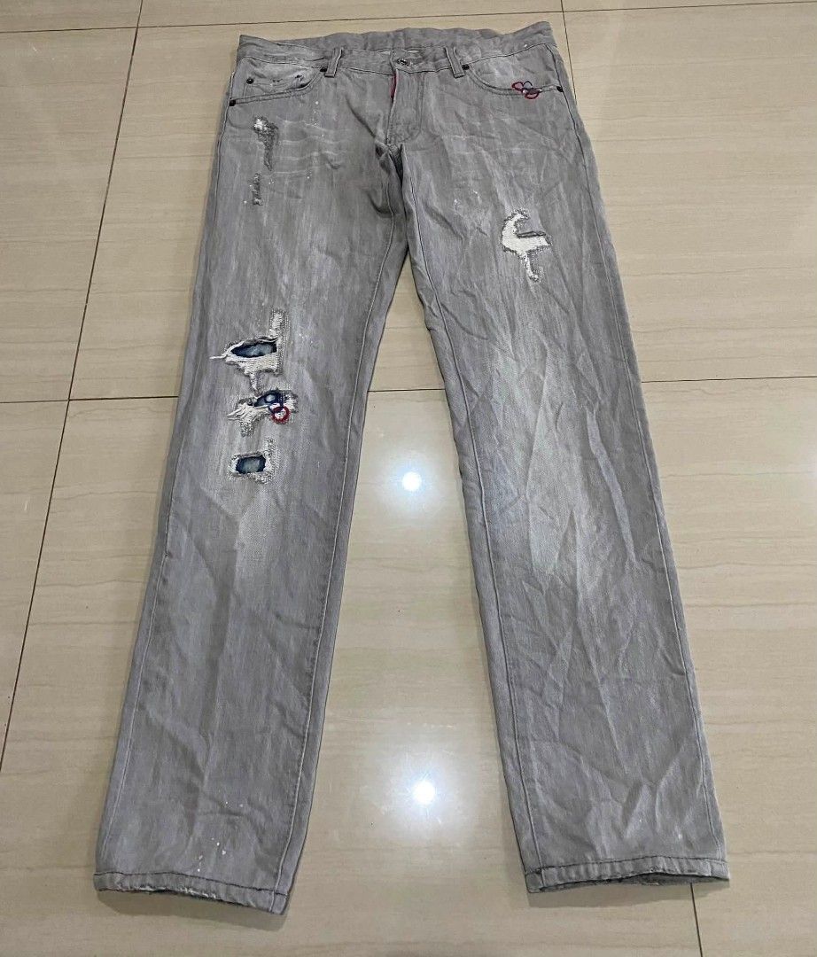 Dsquared2 Light Grey Distressed Jeans (Category: Jeans) located in San Carlos City. Submitted by latumsthrift (Listing ID 1452801468, Image 1). Description: Dsquared2 Light Grey Distressed Jeans Size 50 on tag Waistline 34 Length 41 Hems 6.5 Excellent Condition DM📩.