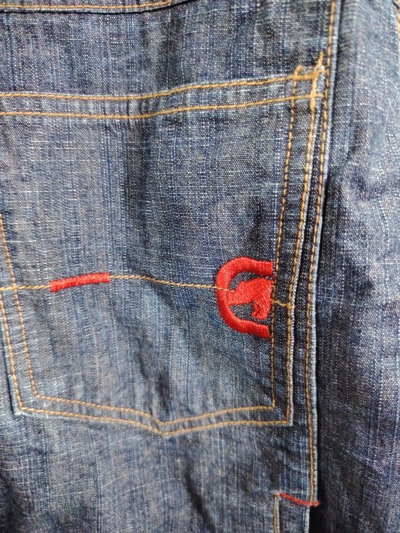 ECKO DENIM VEST💙 (Category: Vests) located in Bislig. Submitted by tuazons21 (Listing ID 1452841277, Image 3). Description: LARGE-XL CR 9.8/10 EXCELLENT CONDITION.