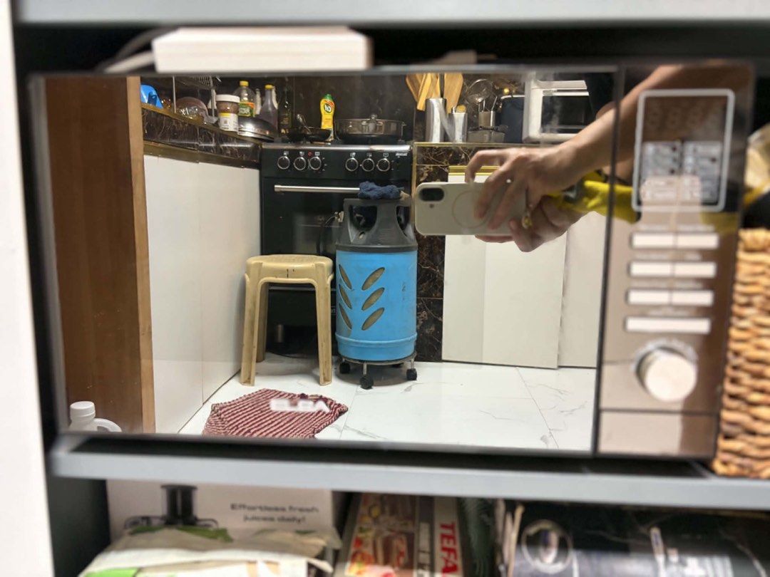ELBA MIVROWAVE DIGITAL (Category: Other Kitchen Appliances) located in Muntinlupa City. Submitted by ababrl (Listing ID 1452800571, Image 1). Description: Elba 60cm 25L Digital Built-in Microwave Oven w/ Grill IMM 25 BG Rfs: Declutterring di nagagamit .