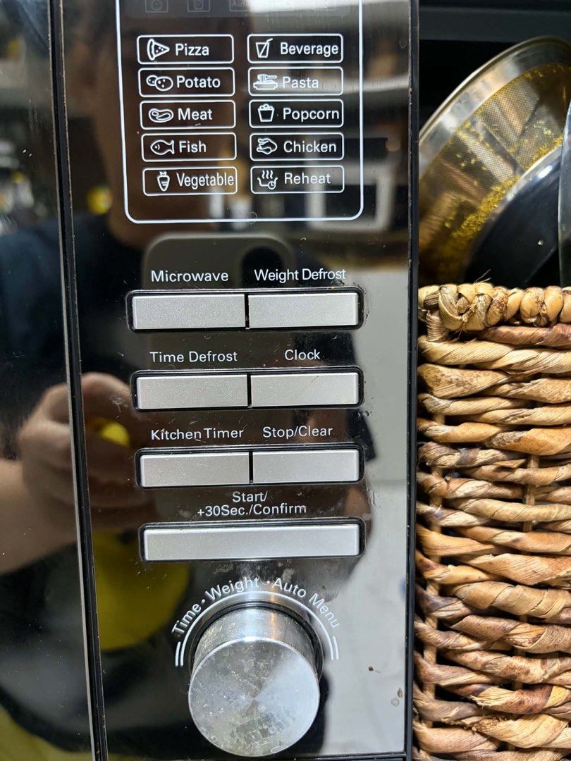 ELBA MIVROWAVE DIGITAL (Category: Other Kitchen Appliances) located in Muntinlupa City. Submitted by ababrl (Listing ID 1452800571, Image 3). Description: Elba 60cm 25L Digital Built-in Microwave Oven w/ Grill IMM 25 BG Rfs: Declutterring di nagagamit .