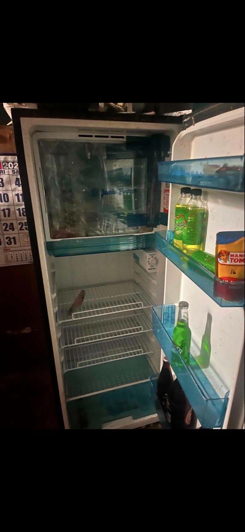Eurotek Refrigerator (Category: Refrigerators and Freezers) located in Manila. Submitted by hanzsese (Listing ID 1452819320, Image 2). Description: - Eurotek Refrigerator - 8/10 - 250L - For pickup, Tondo.