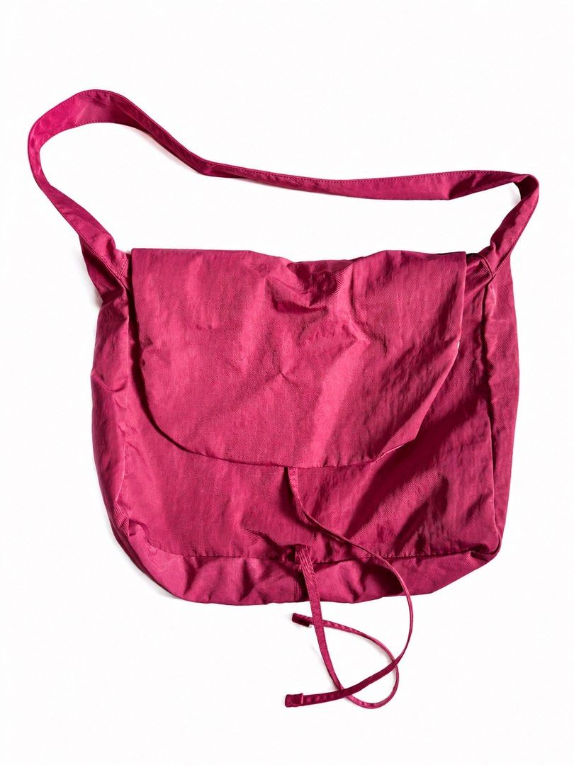 EXPORT BASIC ENVELOPE SLING BAG (Category: Shoulder Bags) located in Kuala Lumpur. Submitted by prelovedsoffd (Listing ID 1452740495, Image 1). Description: BOUGHT FROM THEIR BANDUNG STORE..