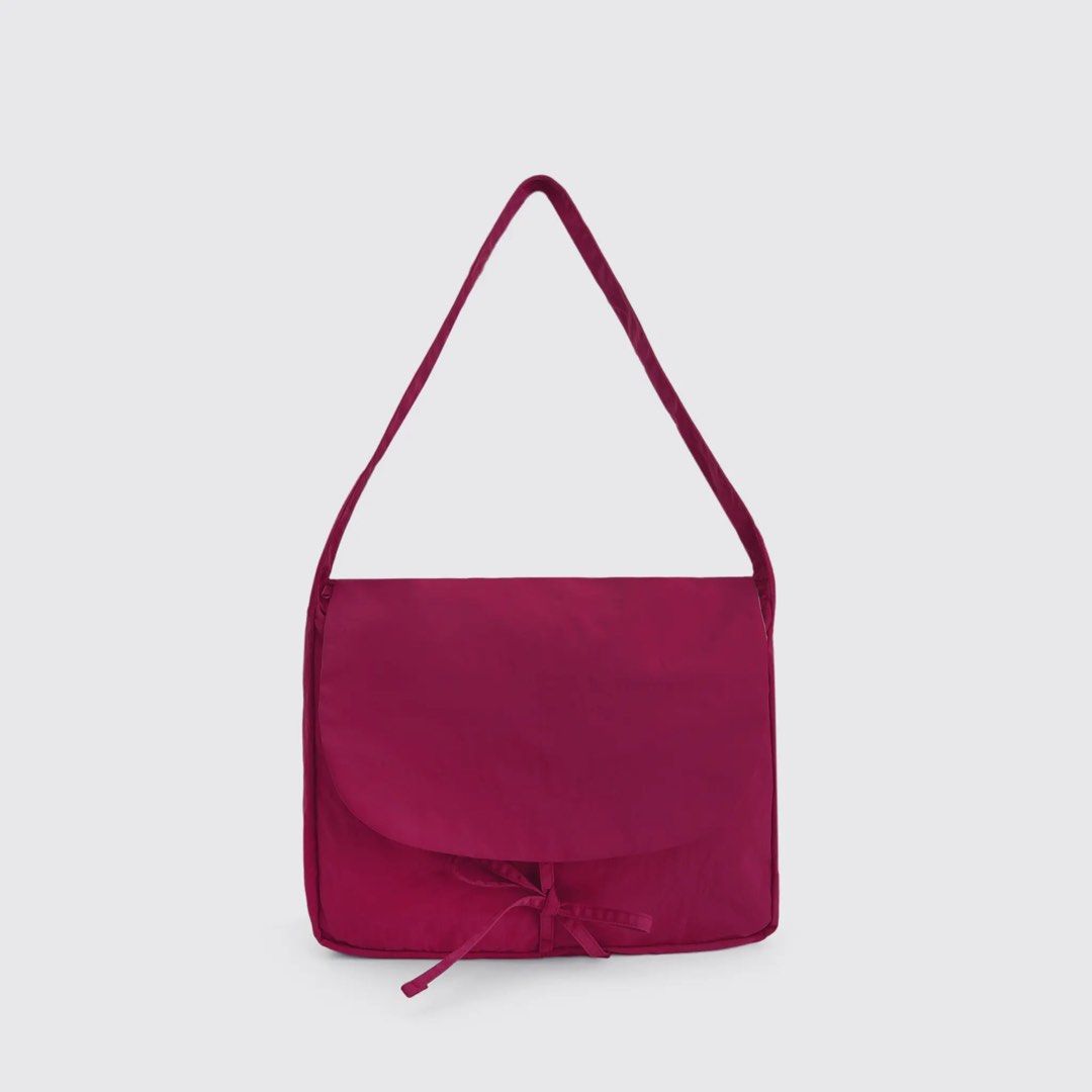 EXPORT BASIC ENVELOPE SLING BAG (Category: Shoulder Bags) located in Kuala Lumpur. Submitted by prelovedsoffd (Listing ID 1452740495, Image 3). Description: BOUGHT FROM THEIR BANDUNG STORE..