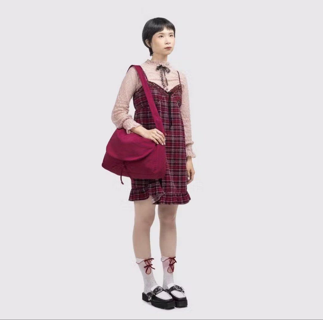 EXPORT BASIC ENVELOPE SLING BAG (Category: Shoulder Bags) located in Kuala Lumpur. Submitted by prelovedsoffd (Listing ID 1452740495, Image 2). Description: BOUGHT FROM THEIR BANDUNG STORE..