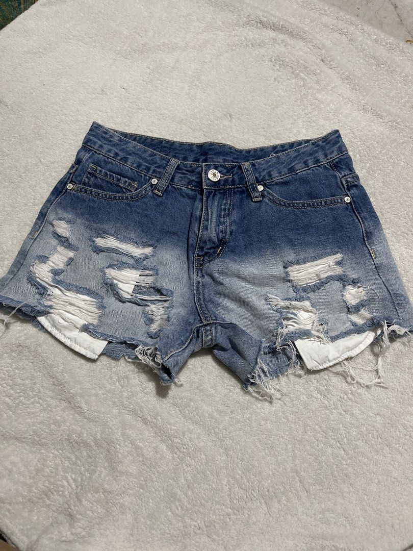 Fast Fish Ripped Denim Shorts Size 27 (Category: Shorts) located in Caloocan City. Submitted by unicakczxc (Listing ID 1452794767, Image 1). Description: - Blue denim 🩳 - Size 27 - Distressed rips and frayed hem - Ombre effect (blue to white) - Cute sun embroidery on back pocket - Button and zip closure USED BUT NOT ABUSED GOOD AS NEW DECLUTTERING.