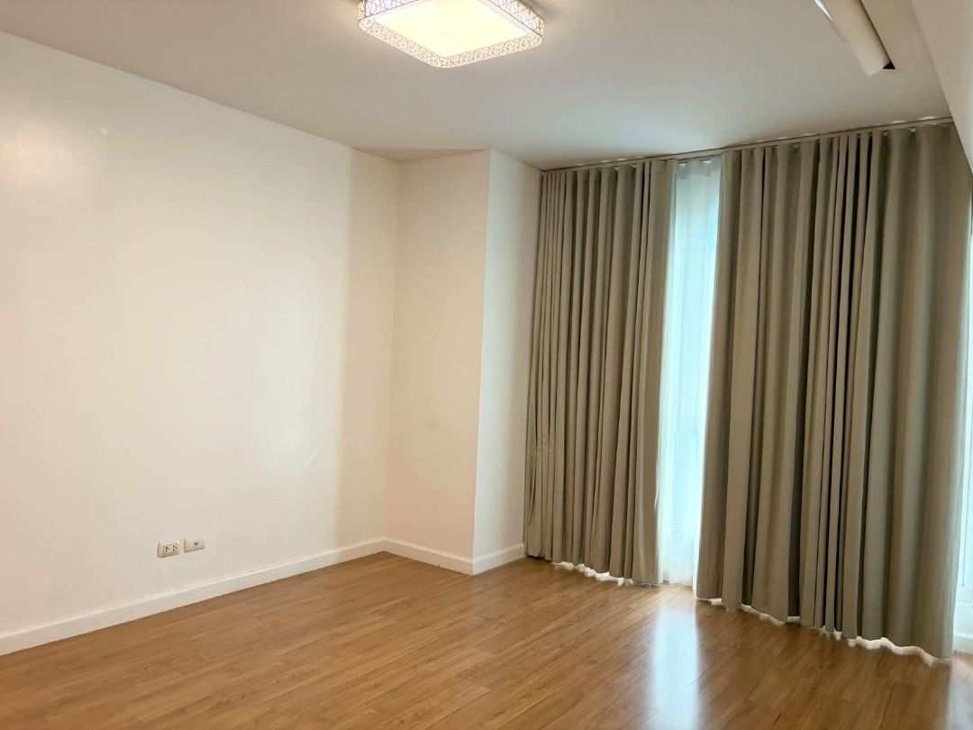 FOR RENT: 2BR in Two Serendra (Sequoia Tower), BGC (Category: Apartments & Condos) located in Makati City. Submitted by sparxrealestate (Listing ID 1452703834, Image 3). Description: FOR RENT: 2BR in Two Serendra (Sequoia Tower), BGC 11th Avenue, BGC, Taguig City Property Details: 2 bedroom unit with balcony 88 square meters Semi furnished Facing amenity area 1 parking slot Rental Price: 90,000/month Inclusive of Association Dues For direct clien
