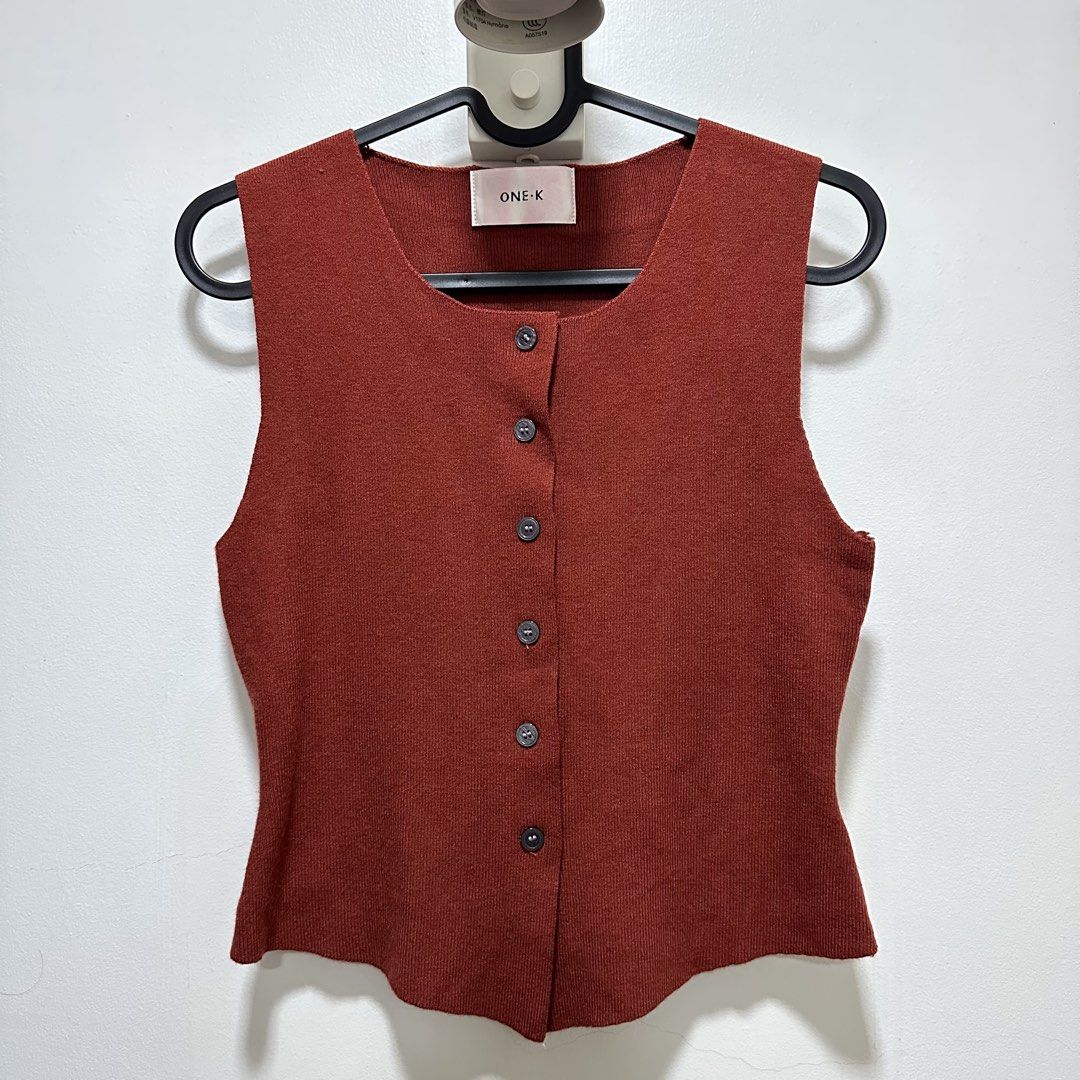 (Freesize) ONE K Button Down Sleeveless in Brick Rust (Category: Sleeveless) located in Dagupan City. Submitted by kc.declutters (Listing ID 1452786594, Image 2). Description: - from Bangkok pasabuy - used twice only, quality is good as new RFS: decluttering.