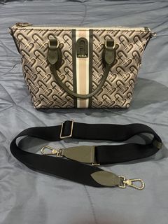 (Category: ) located in . Submitted by sweetie_closet (Listing ID 1452772117, Image 1). Description: .