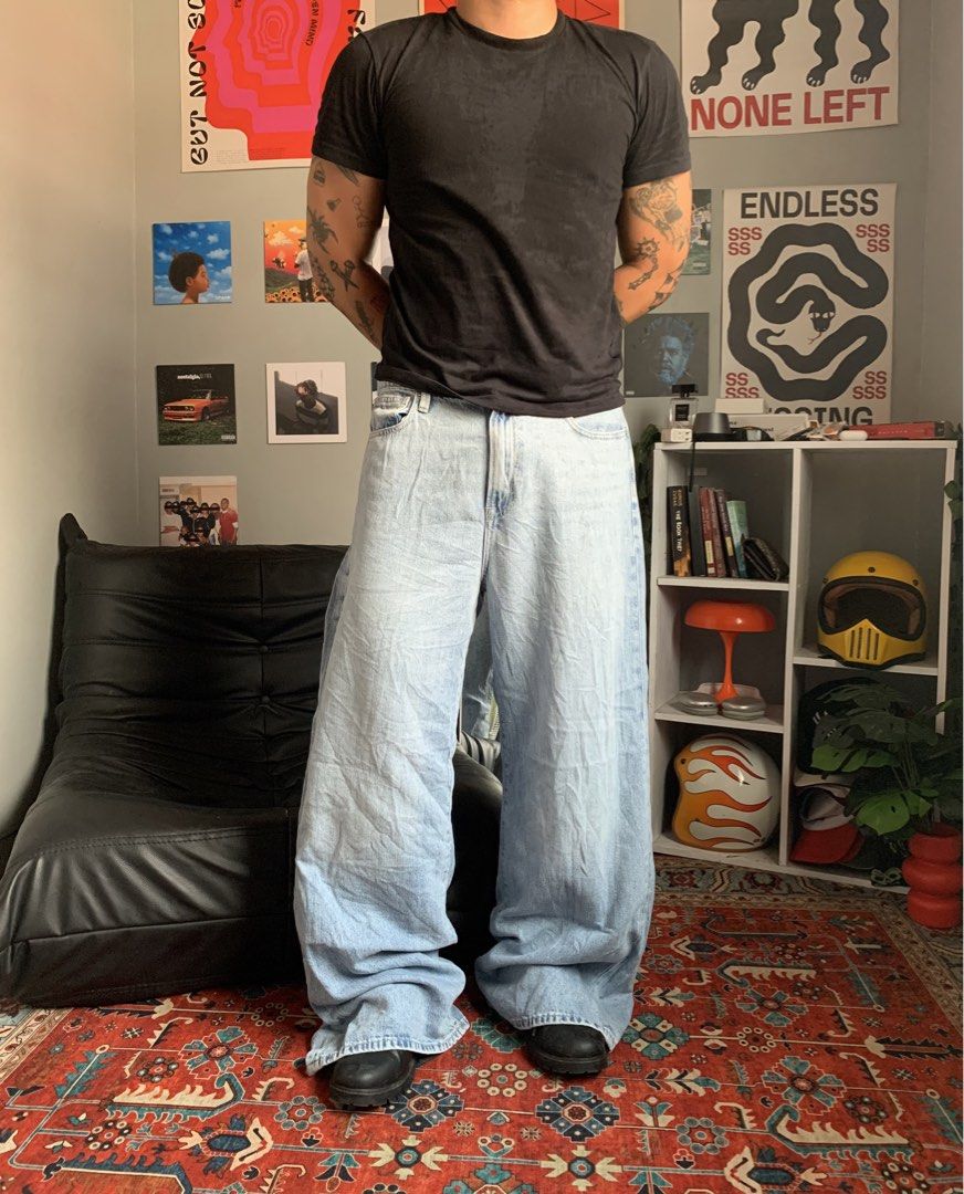 Gap Light Washed Baggy Denim Jeans (Category: Jeans) located in Imus. Submitted by wwew.shop (Listing ID 1452455930, Image 2). Description: 34 - 36 Waist 44 Length 14 Thigh 13 Hem Model Height 5’8 / 75kg Excellent Condition.
