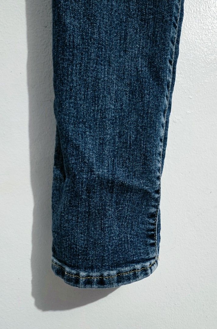 GAP Stretch Super Skinny (Category: Babies & Kids Fashion) located in Malolos. Submitted by candyproj (Listing ID 1452833950, Image 3). Description: GAP Stretchy Super Skinny Jeans Personal Used Clothes Size: 14 on Tag Measurement: Waist: 26" Length: 35" Buy 3 clothes, SHIPPING FEE IS FREE RFS: Decluterring/Migrating Price is Negotiable Everything must go.