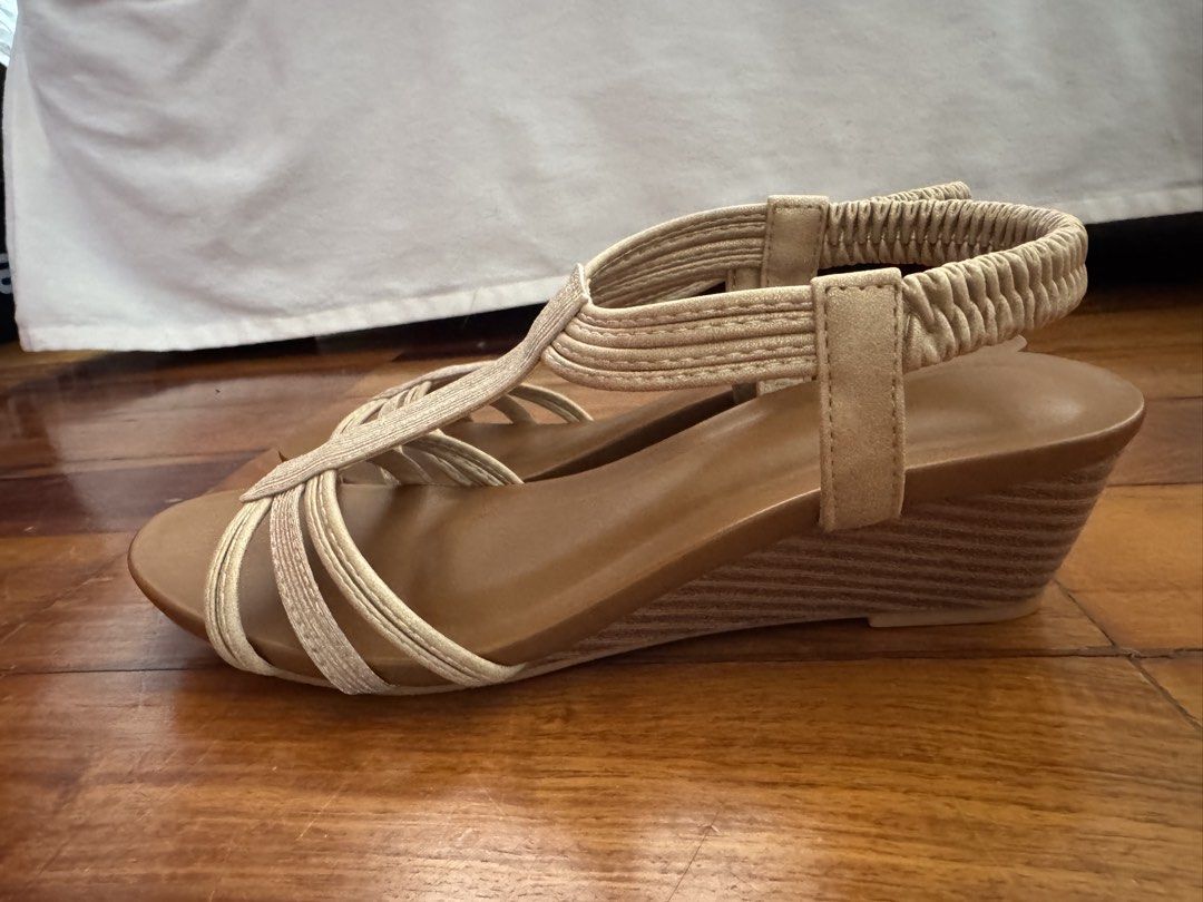 Gold Wedge Sandals Size 41 (Category: Wedges) located in Muntinlupa City. Submitted by tinry (Listing ID 1452712186, Image 2). Description: .