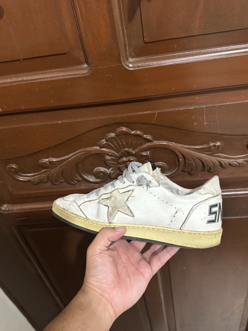 Golden goose ball star size 42 (Category: Sneakers) located in Caloocan City. Submitted by baguio3mod-48271 (Listing ID 1452815571, Image 2). Description: Pre loved, shoes only All white - canvas star/tab Sole NOT repaired .