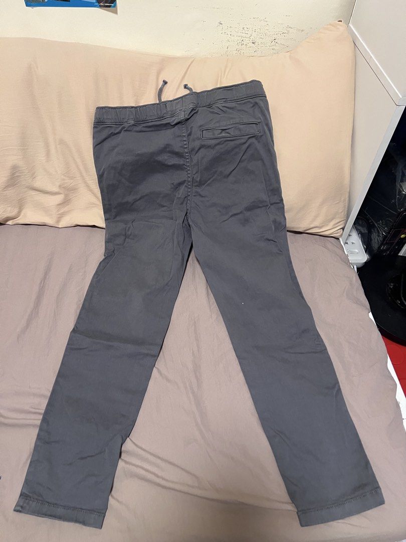 Grey Treassure & Bond Trousers Size Sm(7/8) (Category: Babies & Kids Fashion) located in Makati City. Submitted by aja4817 (Listing ID 1452709444, Image 3). Description: Grey Treasure & Bond Trousers: - Elastice waistband with drawstring - Side pockets and back pocket -Size S(7/8) -Bought in US .