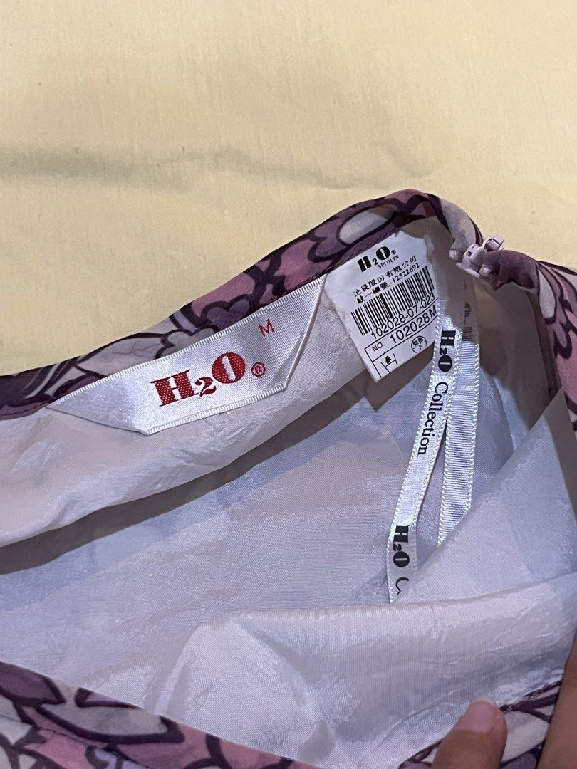 H2O Collection Floral Print Skirt (Category: Skirts) located in Legazpi City. Submitted by sunnisells (Listing ID 1452835577, Image 2). Description: lightweight material ideal! condition: excellent used condition sise: fits s-m.