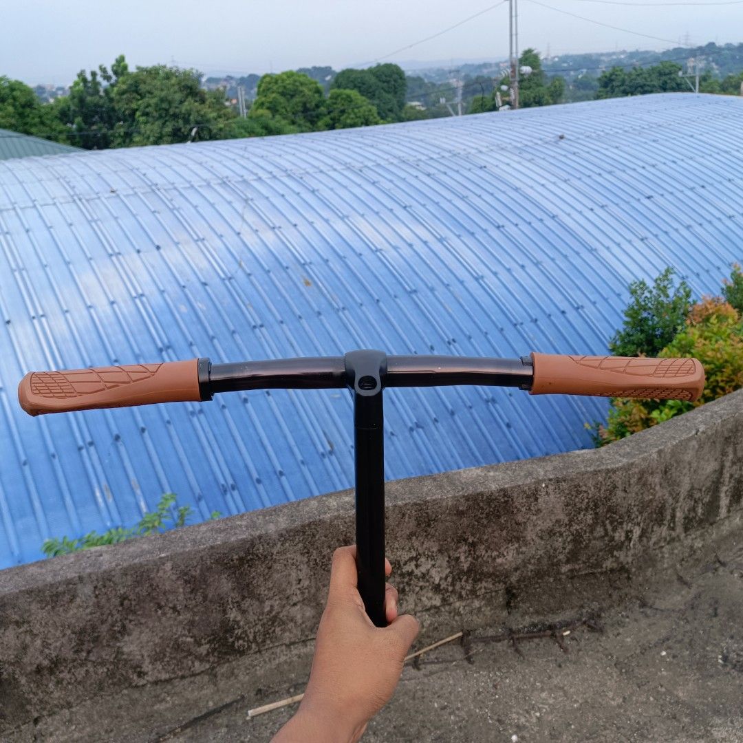 Handlebar Set (Category: Bicycles) located in Quezon City. Submitted by lem1998 (Listing ID 1452797422, Image 2). Description: Long Neck Stem Zoom HL Straight Bar Bnew Brown Handle Grip Price: 500 only Pickup North Caloocan or add sf.