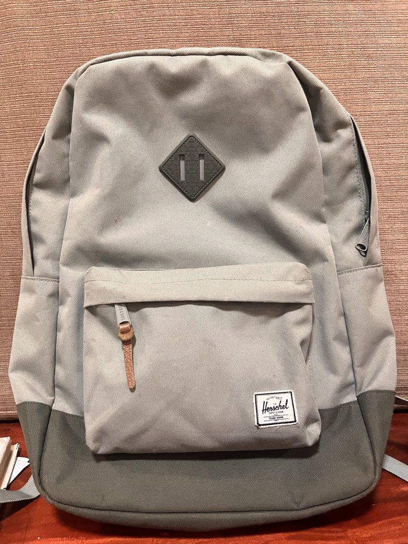 RUSH4SALE Herschel Heritage Backpack (Category: Backpacks) located in Manila. Submitted by ellaurelle (Listing ID 1452813045, Image 1). Description: no issues aside from needs cleaning. well maintained quality 🪷 .